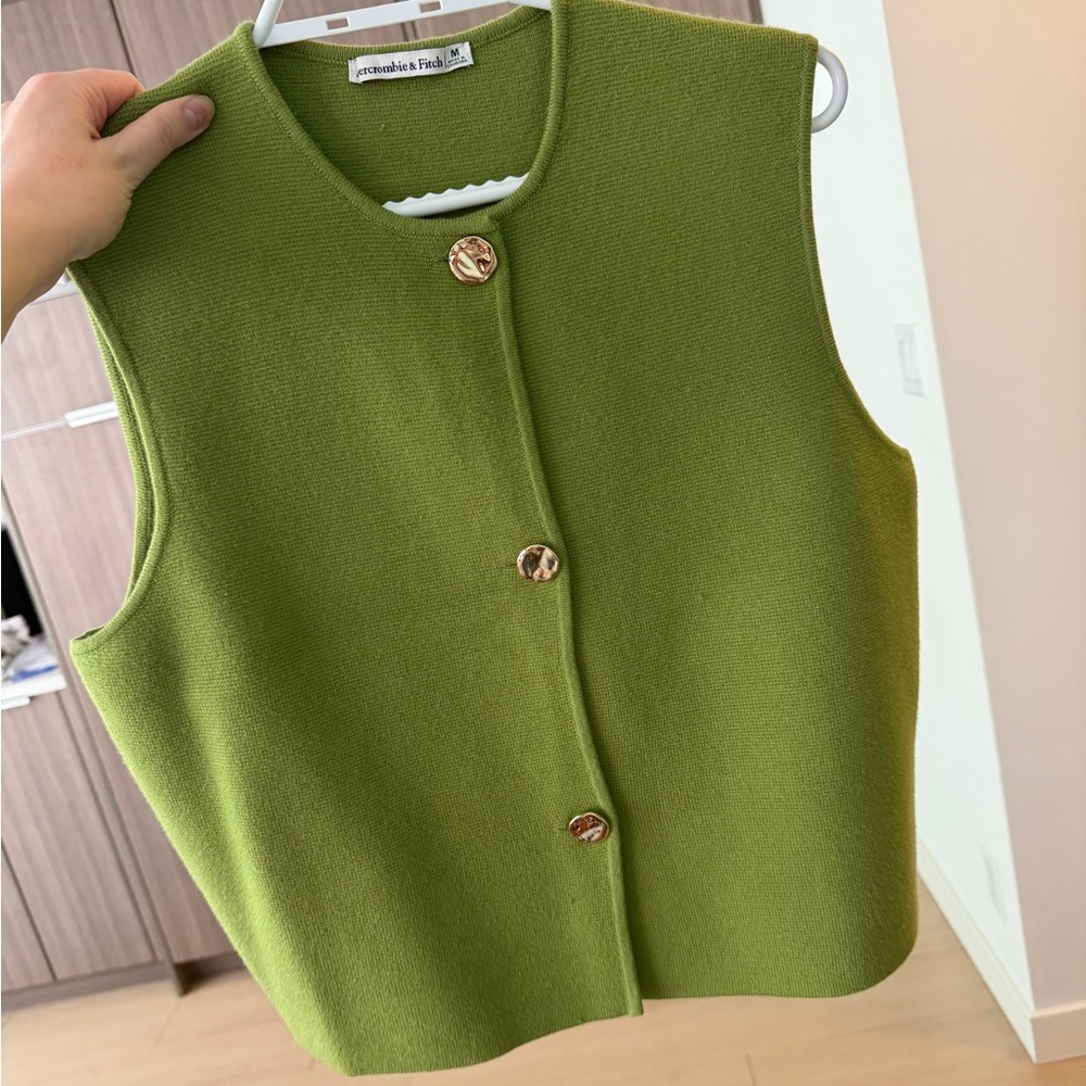 Abercrombie & Fitch luxloft sweater vest v neck top with gold buttons with tags - Picture 2 of 4